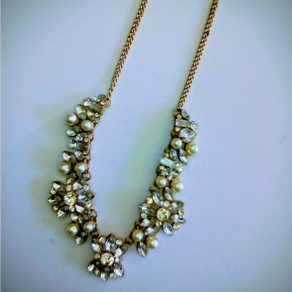 Elegant Floral Pearl Fashion Necklace Women’s OS Gold